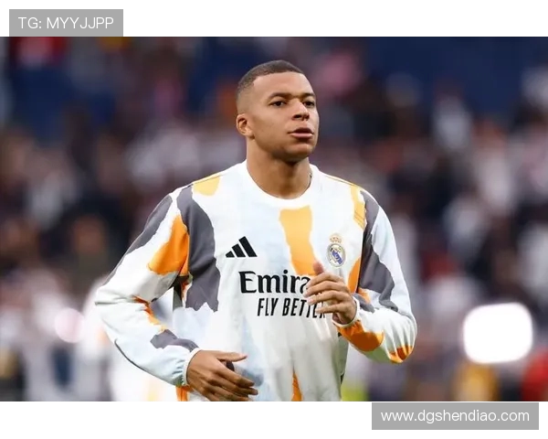 姆巴佩在世界杯赛场上的精彩表现引发全球球迷热议与期待